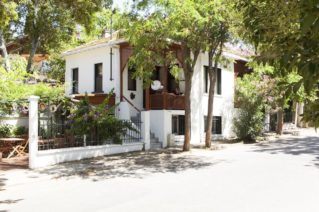 Orhan Kutbayin Evi Prinseneilanden Buitenkant foto